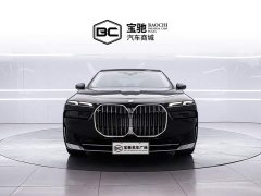 BMW 7 Series 2023 735Li Luxury Line - фото 2