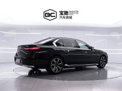 BMW 7 Series 2023 735Li Luxury Line - фото 3