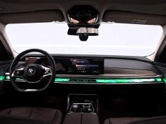 BMW 7 Series 2023 735Li Luxury Line - фото 5