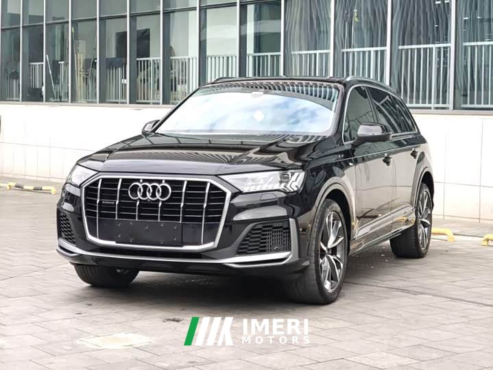Audi Q7 55 TFSI quattro S line Sport - автомобиль из Китая