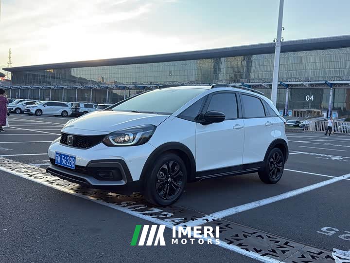 Lynk & Co LIFE 2021 1.5L CVT CRO-SS Smart Edition - автомобиль из Китая