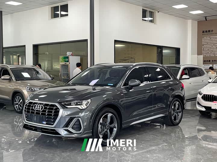 Audi Q3 2023 35 TFSI Fashionable and Dynamic (1.4T) - автомобиль из Китая