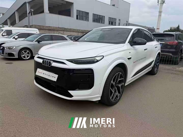 Audi Q6L Sportback e-tron 2026 first pilot version - автомобиль из Китая
