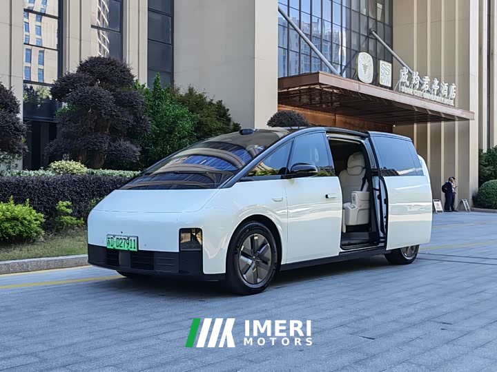 Li Auto Ideal MEGA Home Family Special Edition - автомобиль из Китая