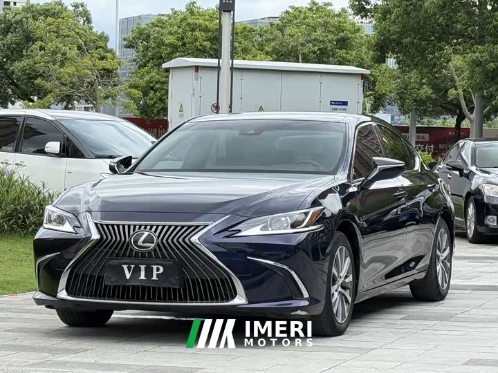 Lexus ES 200 Excellence Edition - автомобиль из Китая