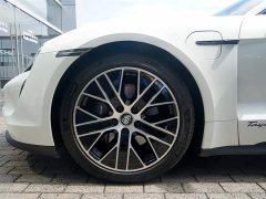 Porsche Taycan - фото 19