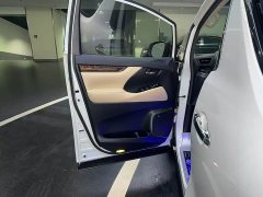 Toyota Alphard 2021 Hybrid 2.5L Luxury - фото 16