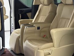 Toyota Alphard 2021 Hybrid 2.5L Luxury - фото 9