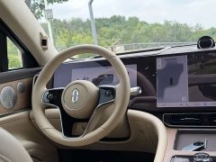 AITO Wenjie M9 extended range Max version 42kWh 6-seater version - фото 12