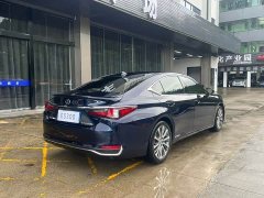 Lexus ES 2020 300h Exclusive Edition National V - фото 7