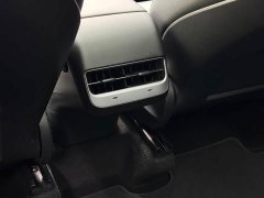 Tesla Model Y standard range rear-wheel drive version - фото 10