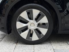 Tesla Model Y standard range rear-wheel drive version - фото 18