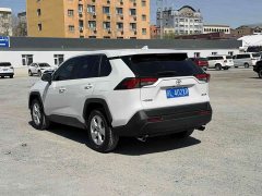 Toyota RAV4 2.0L CVT 2WD Urban Edition - фото 7