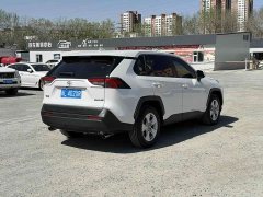 Toyota RAV4 2.0L CVT 2WD Urban Edition - фото 9