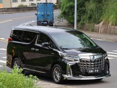 Toyota Alphard 2021 Hybrid 2.5L Luxury - фото 3