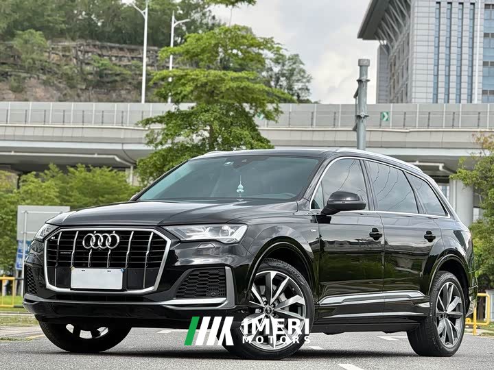 Audi Q7 55 TFSI quattro S line sports - автомобиль из Китая