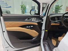 Denza D9 DM-i 980 four-wheel drive flagship - фото 4