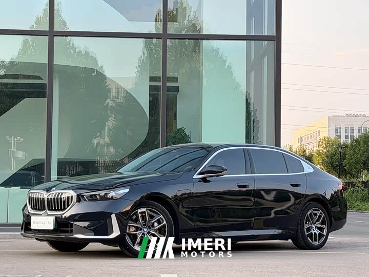 BMW i5 eDrive 35L Luxury Package - автомобиль из Китая