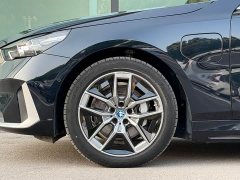 BMW i5 eDrive 35L Luxury Package - фото 3