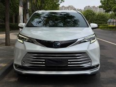 Toyota SIENNA 2021 2.5L Hybrid Platinum Edition - фото 2