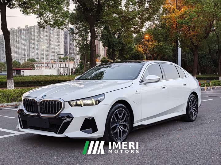 BMW i5 eDrive 35L Exclusive M Sports Package - автомобиль из Китая