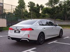 BMW i5 eDrive 35L Exclusive M Sports Package - фото 16