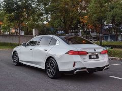 BMW i5 eDrive 35L Exclusive M Sports Package - фото 18