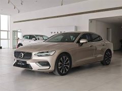 Volvo S60 B4 Zhiyuan Luxury Edition - фото 1