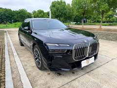 BMW 7 Series 2023 735Li M Sports Package - фото 3
