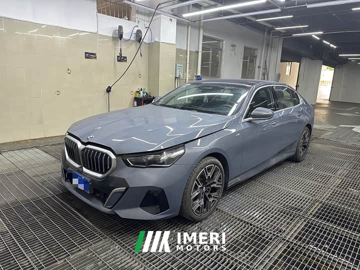 BMW 5 Series 530Li M Sport Luxury Package - автомобиль из Китая