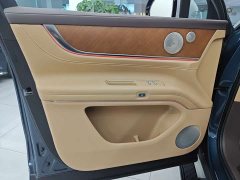 AITO Wenjie M9 extended range Ultra version 52kWh 5-seater version - фото 18