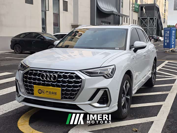 Audi Q3 45th Anniversary Collector’s Edition 35TFSI Fashionable and Dynamic - автомобиль из Китая