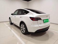 Tesla Model Y standard range rear-wheel drive version - фото 4