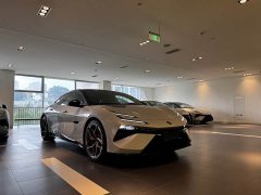 Lynk & Co EMEYA 2025 Lotus first limited edition - фото 3