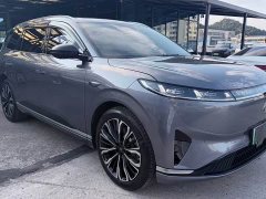 BMW eπ008 2026 six-seat pure electric home version - фото 1