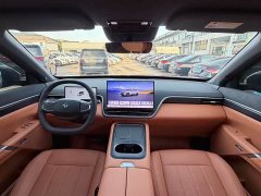 BMW eπ008 2026 six-seat pure electric home version - фото 5
