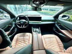 BMW i5 eDrive 35L Exclusive M Sports Package - фото 6