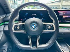 BMW i5 eDrive 35L Exclusive M Sports Package - фото 9