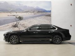 BMW 7 Series 2023 735Li M Sports Package - фото 2