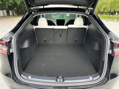 Tesla Model Y standard range rear-wheel drive version - фото 17