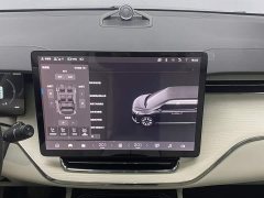 Volvo EM90 2025 Ultra six-seater - фото 11