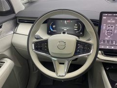 Volvo EM90 2025 Ultra six-seater - фото 2