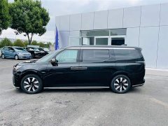 Volvo EM90 2025 Ultra six-seater - фото 3