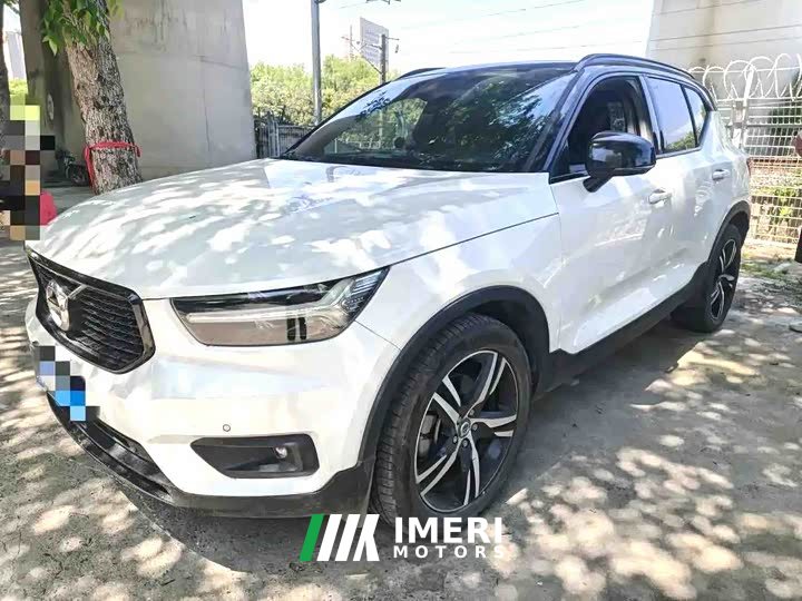 Volvo XC40 T4 four-wheel drive Zhiya Luxury Edition - автомобиль из Китая