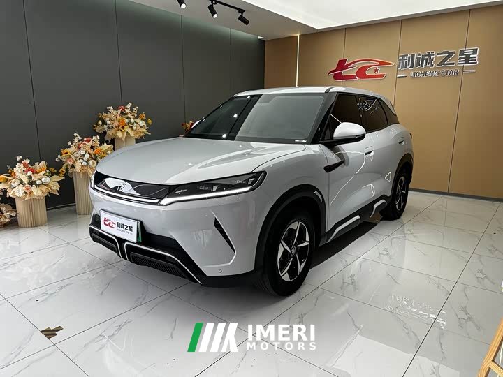 BYD Yuan UP 401KM leading