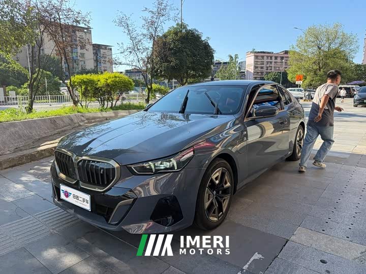 BMW i5 eDrive 35L Exclusive M Sports Package - автомобиль из Китая