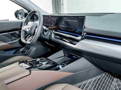 BMW 5 Series 525Li M Sports Package - фото 17