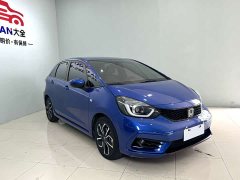 Lynk & Co LIFE 1.5L CVT SPORT Heartbeat Edition - фото 3