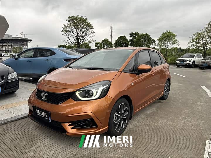 Lynk & Co LIFE 1.5L CVT SPORT Heartbeat Edition - автомобиль из Китая