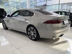 Jaguar XFL 2.0T P250 two-wheel drive exclusive luxury version - фото 4